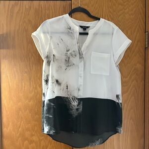 Simply Vera Vera Wang Monochrome Floral Blouse Size Medium